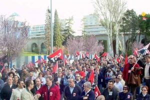 Más de mil personas participan en la concentración frente a Fomento convocadas por CGT
