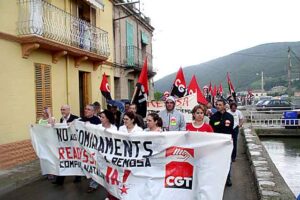 Un centenar de militantes de CGT se manifiestan en Súria (Barcelona) contra el despido de una trabajadora de Remosa