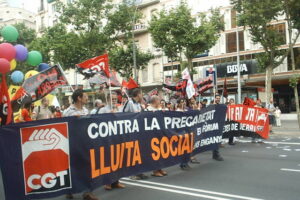 Miles de barceloneses toman la calle contra la guerra