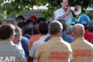 Enfrentamientos entre los trabajadores de los astilleros en Sevilla y la policía.
