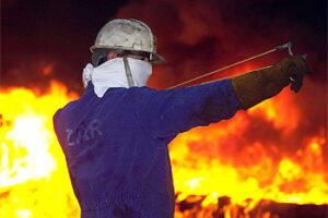 Enfrentamientos entre trabajadores de Izar y la Ertzaintza dejan 16 heridos en Sestao