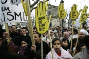 Militares de extrema derecha incendiaron varias mezquitas en Francia