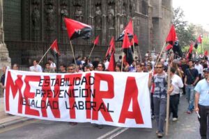 Un centenar y medio de personas secundaron el acto convocado por CNT en Sevilla