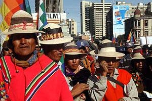 Miles de bolivianos reclaman en La Paz una explotación justa de los recursos energéticos del país