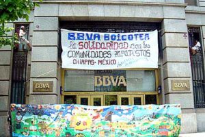 CGT se moviliza contra la decisón del BBVA de cerrar las cuentas solidarias de Enlace Civil