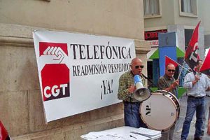 Málaga. Casi un centenar de trabajadores de Telefónica secundan la convocatoria de CGT para defender su salud