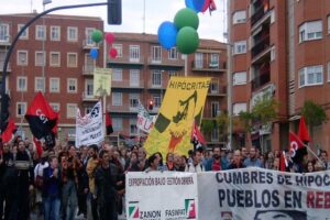 Fotografías de los actos y de la manifestación. Unas 3000 personas se manifiestan en Salamanca convocadas por CGT y Ecologistas en Acción contra “el sistema de globalización capitalista”
