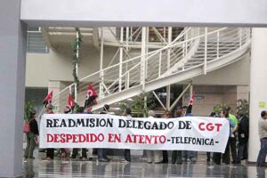 Imágenes de la movilización en Atento Bilbao, por la readmisión de Angel Luis