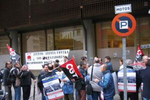 Delegados de CGT protestan ante Telefónica por la precariedad y represión en el telemárketing
