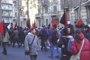 Miles de anarquistas contra el TAV en Turin (Italia)