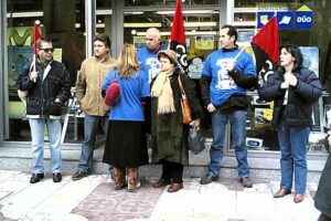 Imágenes de la concentración de la CGT en la tienda de Telefónica en Burgos en solidaridad con Ángel Luis
