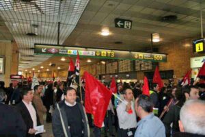 Información e imágenes de la concentración en la sede de Iberia en Madrid