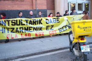 Imágenes de la concentración de trabajadores de Correos en Bizkaia el pasado martes 24 de enero