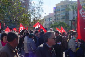 3.000 personas se manifestaron ayer en Sevilla contra la reforma laboral que pactan gobierno y patronal y por la retirada del decretazo del PP