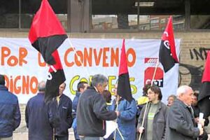 Concentración de CGT en Correos de Murcia por un Convenio digno