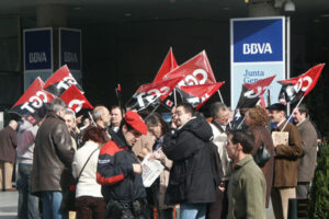 Fotogalería de la concentración CGT ante la Junta General de Accionistas BBVA en Bilbao