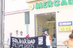 Huelva. El sindicato CNT se ha concentrado ante Mercadona, en una jornada de movilización estatal