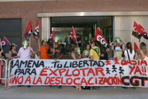 Decenas de militantes de CGT se concentran contra el traslado del SAT de Amena a Chile y Argentina