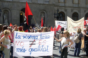 Centenars de professors catalans fan vaga en protesta per la implantació de la sisena hora