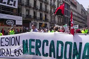 Unas cuarenta personas se manifestaron hoy en Barcelona con motivo de la huelga de Mercadona