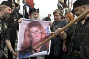 Fanatismo religioso. Los católicos checos y radicales ortodoxos rusos, contra Madonna