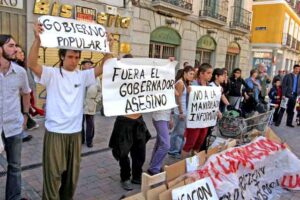 Imágenes de la acción en Madrid en solidaridad con la APPO de Oaxaca