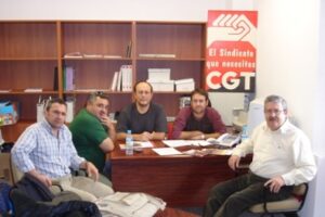 Bomberos forestales de CGT-A/Egmasa, mantienen una reunión con Antonio Romero (Izquierda Unida).
