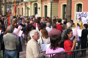 Un centenar de personas se concentran en Murcia para exigir medidas reales contra la violencia de género
