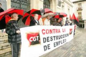Palencia : una veintena de personas pide más empleo en Renault y sus auxiliares