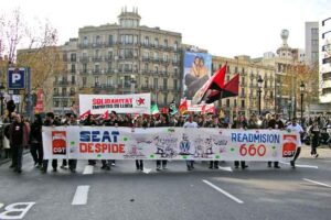 Unas 1.200 personas se manifiestan en Barcelona contra la precariedad laboral, los despidos y el terrorismo patronal (Galería de imágenes)