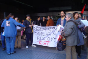 Imágenes de la concentración en Valencia por la readmisión de la compañera Paz Oyó