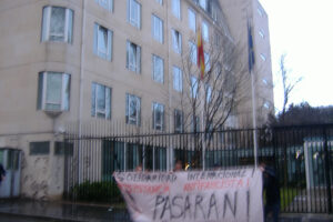 Acción antifascista en París en solidaridad con CGT Palma y Madrid