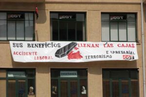 Imagen de la pancarta contra los accidntes laborales en el local de CGT Bilbao