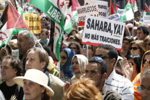 Miles de personas se manifiestan en Madrid por la celebración de un referéndum de autodeterminación en el Sahara