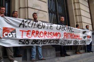 Imágenes de la concentración de CGT contra los accidentes laborales que tuvo lugar el jueves 26 de abril de 2007 en Zaragoza