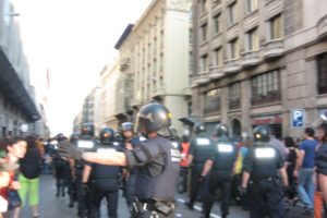 Dispositivo policial franquista contra los ocupas en Barcelona