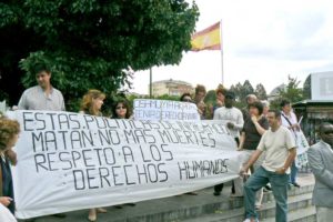 Medio centenar de personas se concentran en Madrid en protesta por la muerte del joven nigeriano Osamuyia Akpitaye