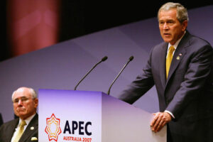 Bush llama austríacas a las tropas australianas y confunde APEC con OPEP