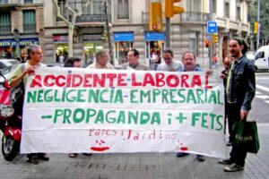Concentración en los juzgados de lo Social de Barcelona de los trabajadores de Parcs i Jardins y militantes de CGT