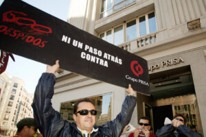 Los trabajadores del grupo Dédalo recorren las calles de Madrid con su protesta