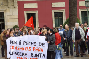 Manifestación en Vilagarcía de Arousa contra el cierre de Conservas Peña