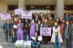 Imágenes de la entrega de autoinculpaciones del aborto esta mañana en Madrid