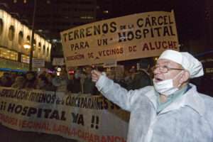 Manifestación para construir un hospital en la antigua cárcel de Carabanchel