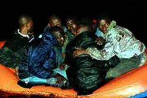 Ceuta : tres guardias civiles investigados por la muerte de un inmigrante al que pincharon el salvavidas