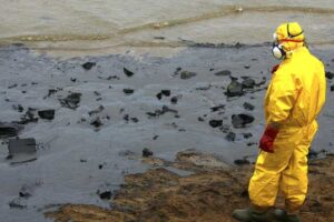400 toneladas de fuel se derraman en el estuario del Loira