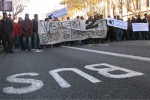 Els conductors d’autobusos de Barcelona amenacen amb una vaga indefinida si l’empresa no fa «una oferta amb cara i ulls»
