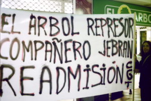 Imágenes de las concentraciones en Almería frente a supermercados del grupo El Árbol por la readmisión del compañero Jebran