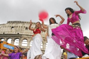Miles de gitanos protestan en Roma contra la xenofobia