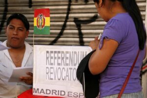 Bolivianos votan en Madrid en referendum simbolico