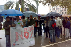 Concentración de los trabajadores de Atos-Origin ante las oficinas de Aguas de Barcelona
